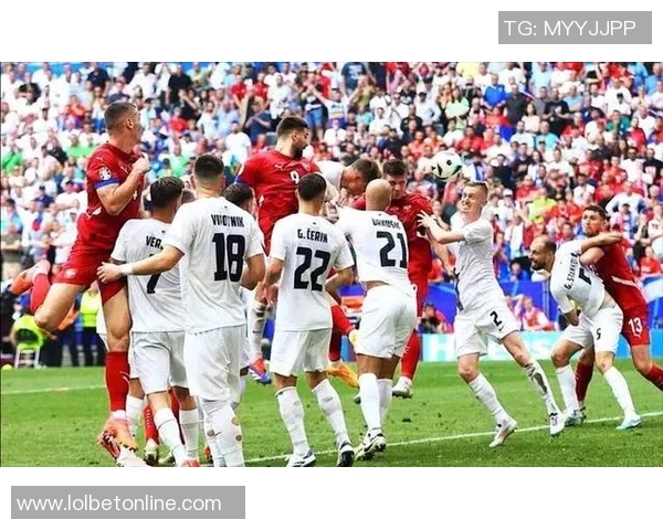 足总杯激战曼联与利物浦战平双方精彩瞬间引发全场热烈反响