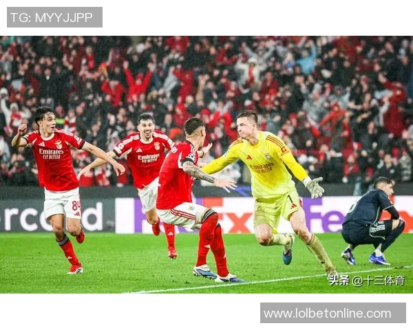 西甲激战阿森纳与本菲卡战成平局补时进球引发全场狂欢分析战术细节